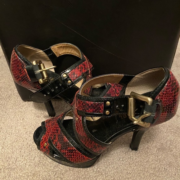 Sandals - Picture 6 of 8